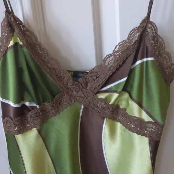 Top - Picture 2 of 3